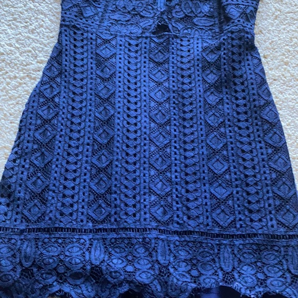 Dark blue lace dress - Picture 2 of 3